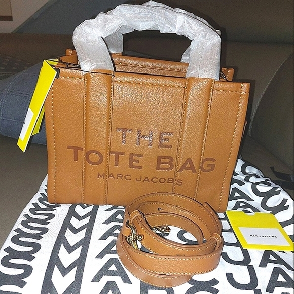 Marc Jacobs Handbags - NEW🤎Marc Jacobs🤩FLASH SALE😱THE TOTE BAG THE LEATHER TOTE BAG SMALL TRAVEL BAG